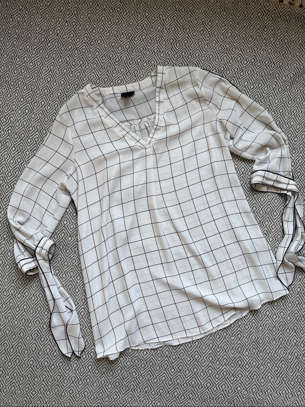 Worthington White V-Neck Grid Blouse